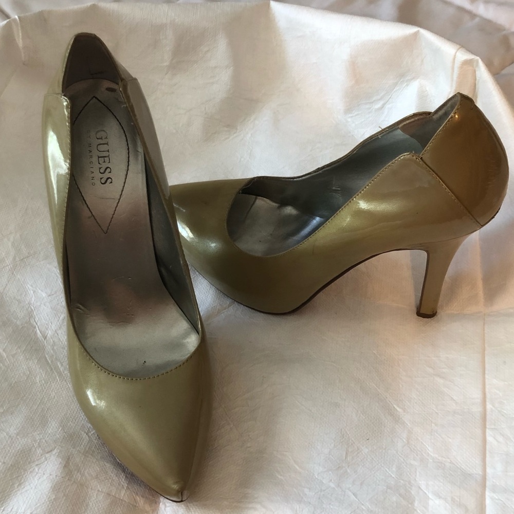 GUESS Pumps